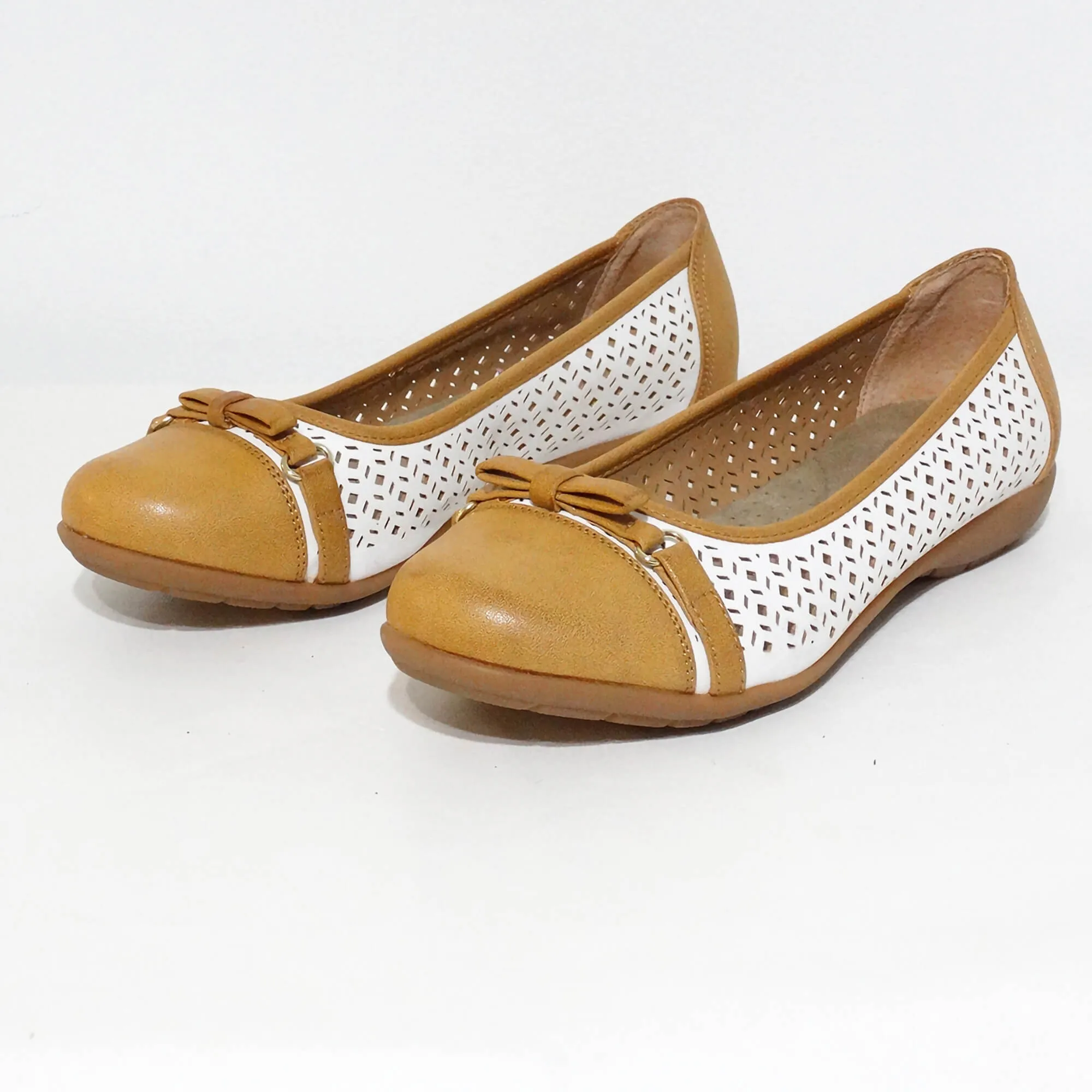 Easy Spirit Leather Flats Shoes - 8M