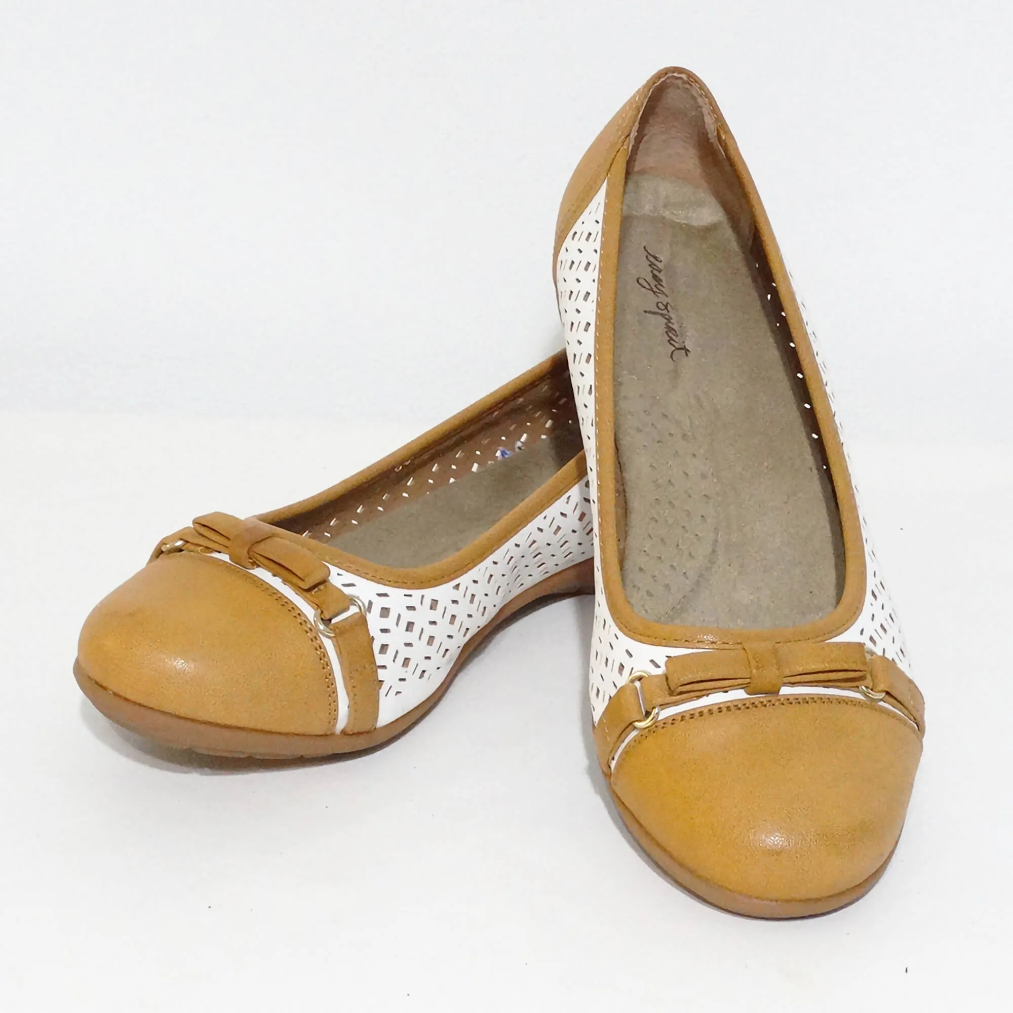 Easy Spirit Leather Flats Shoes - 8M